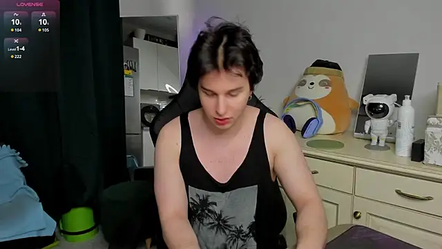 Snapshot of Vincent_Strong chatting on April 5, 2026, 2:35 pm Vincent Strong online show from April 5, 2026, 2:35 pm