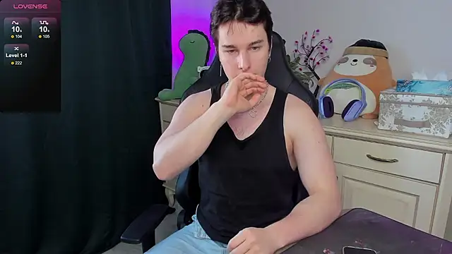 Snapshot of Vincent_Strong chatting on February 1, 2026, 8:45 am Vincent Strong online show from February 1, 2026, 8:45 am