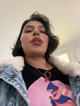 GigiiStone online show from February 9, 2025, 7:41 pm