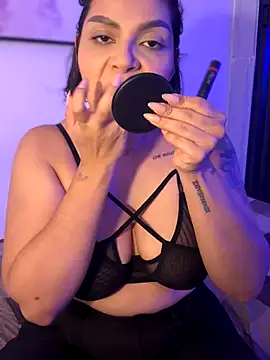 GigiiStone online show from September 25, 2025, 10:49 pm