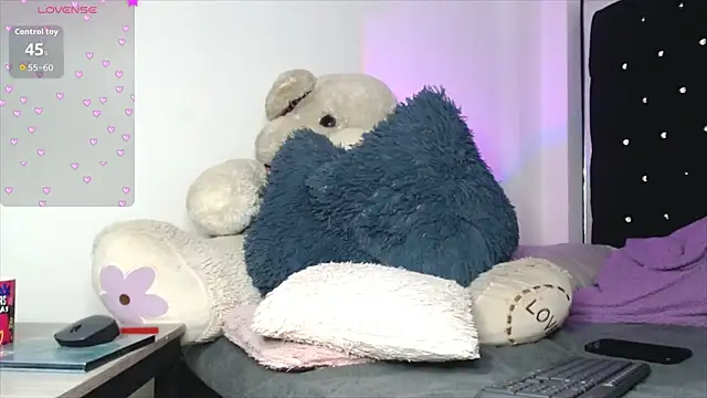 leonie saanvi  online show from February 27, 2026, 11:21 am