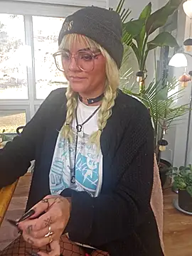 anyalikestosuck online show from December 16, 2025, 6:12 pm