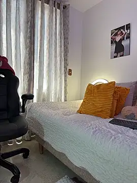 zafiro mo0n online show from March 15, 2026, 4:25 pm