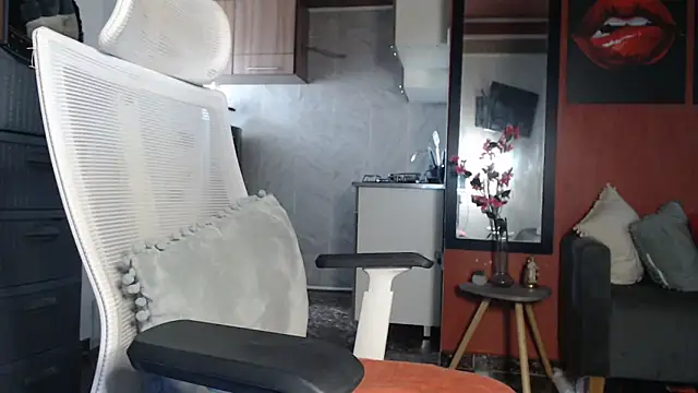 allifit01 online show from November 15, 2025, 12:42 pm