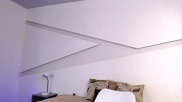 hot little bunny online show from September 18, 2025, 9:29 pm