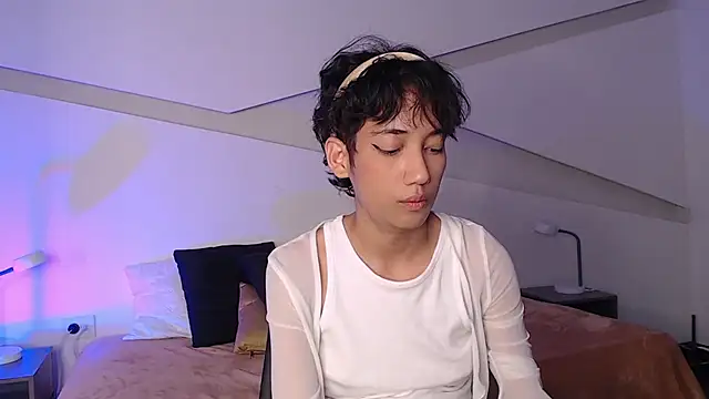 hot little bunny online show from February 26, 2025, 11:30 pm