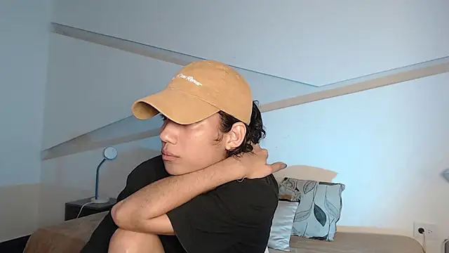 hot little bunny online show from October 5, 2025, 9:05 pm