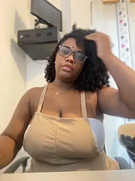 Snapshot of Tyra_Privacy chatting on June 17, 2026, 11:31 am Tyra Privacy online show from June 17, 2026, 11:31 am