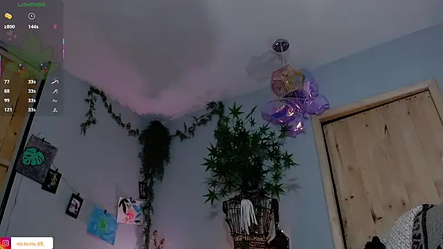 Snapshot of VickyJackson_ chatting on October 6, 2025, 6:52 pm VickyJackson online show from October 6, 2025, 6:52 pm
