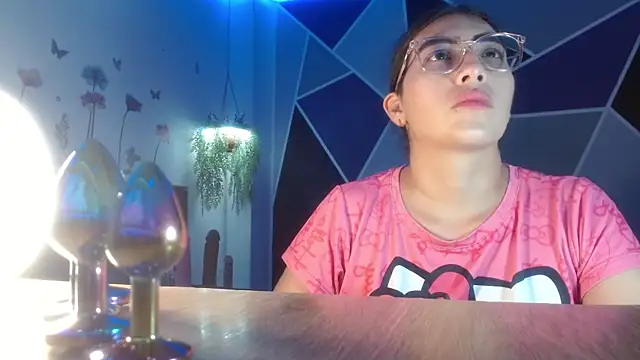 DaMikaela  online show from September 22, 2025, 6:47 pm