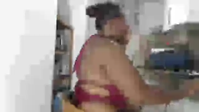 Snapshot of LiraRusso chatting on November 9, 2025, 8:35 pm LiraRusso online show from November 9, 2025, 8:35 pm