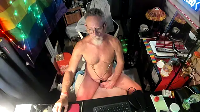 Snapshot of Daddysthick chatting on September 26, 2025, 3:57 am Daddysthick online show from September 26, 2025, 3:57 am