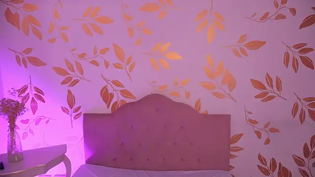 Misselektra   online show from April 10, 2026, 5:25 am