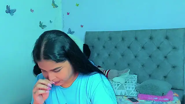 mabellfox online show from February 28, 2025, 4:10 pm