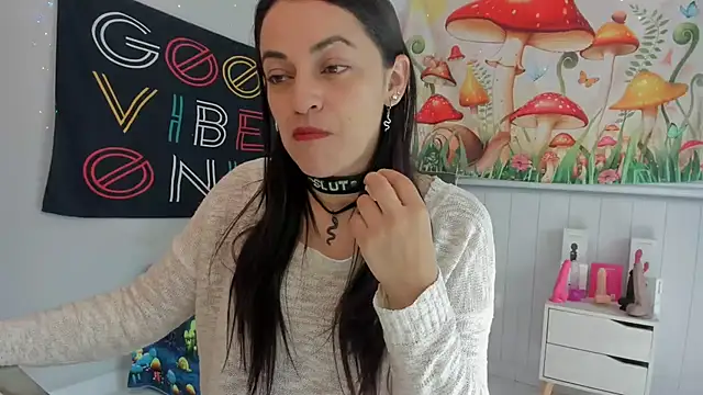 Snapshot of LovelyAzucena chatting on October 28, 2025, 2:38 pm LovelyAzucena online show from October 28, 2025, 2:38 pm