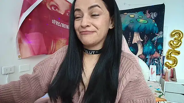 LovelyAzucena online show from May 27, 2026, 2:46 pm