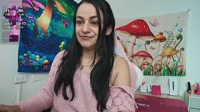 LovelyAzucena online show from April 15, 2026, 4:33 pm