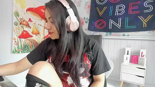 Snapshot of LovelyAzucena chatting on October 25, 2025, 2:50 pm LovelyAzucena online show from October 25, 2025, 2:50 pm