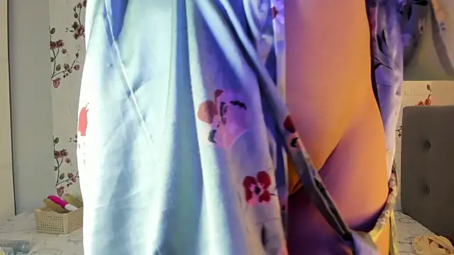 Alisagold90 online show from December 15, 2025, 7:58 am