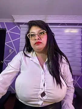 MiiaaJoness online show from February 5, 2026, 5:20 pm