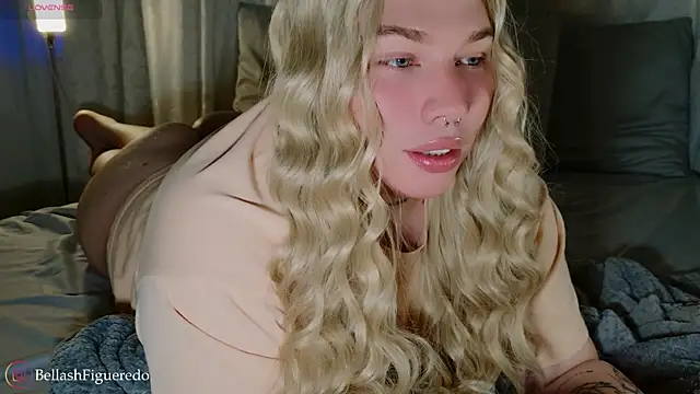 IsabellaFigueredo   online show from November 6, 2025, 7:07 pm