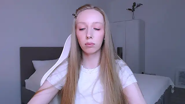 Luna insniity online show from December 14, 2025, 9:09 pm