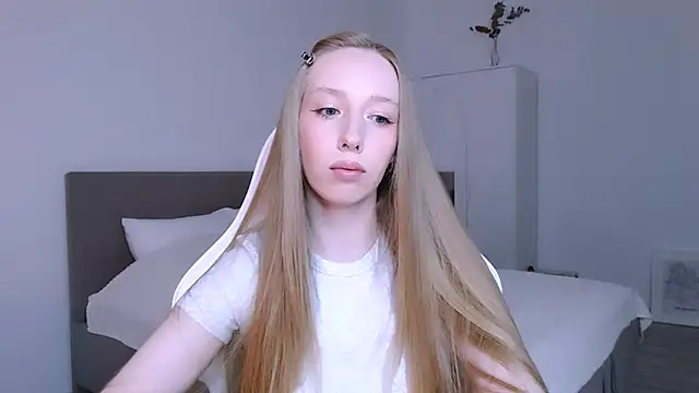 Luna insniity online show from November 28, 2025, 8:20 pm