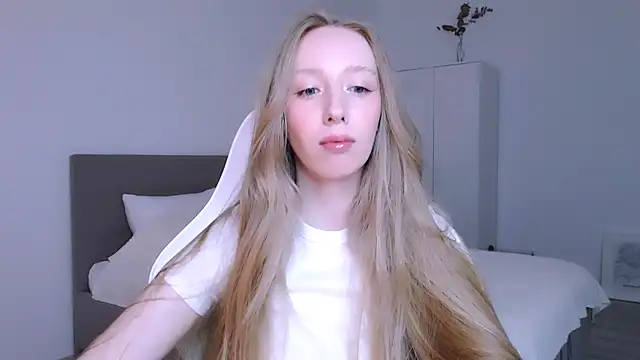 Luna insniity online show from November 8, 2025, 8:12 pm