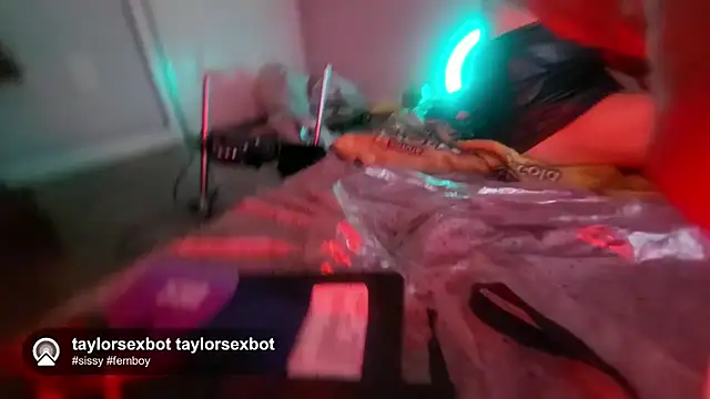 Snapshot of Taylorsexbot chatting on May 21, 2026, 1:30 pm Taylorsexbot online show from May 21, 2026, 1:30 pm