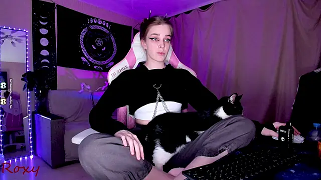 wet dream  online show from February 17, 2025, 6:28 pm