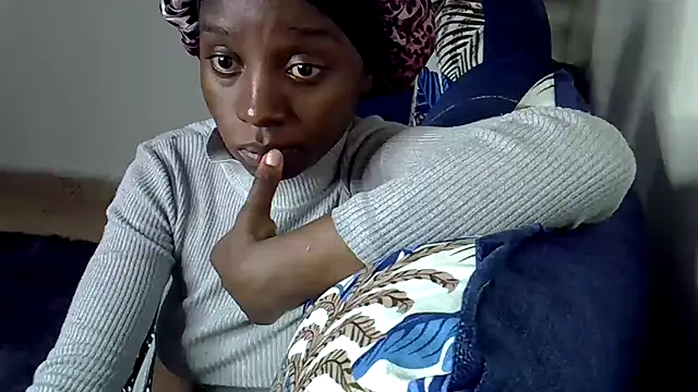 Snapshot of Enkarxx chatting on October 29, 2025, 8:19 pm Enkarxx online show from October 29, 2025, 8:19 pm