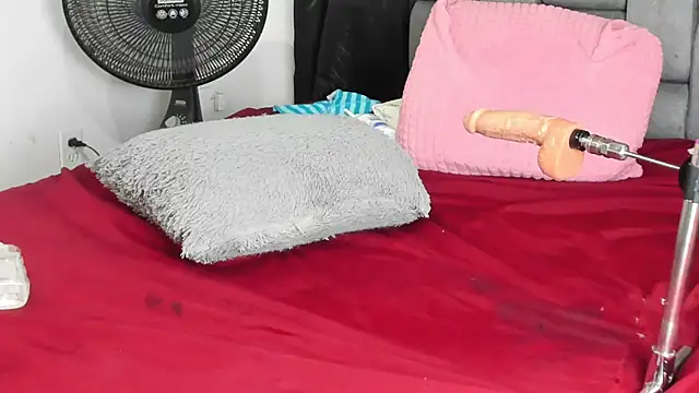Snapshot of Couple_Gold69 chatting on February 27, 2025, 12:34 pm Couple Gold69 online show from February 27, 2025, 12:34 pm