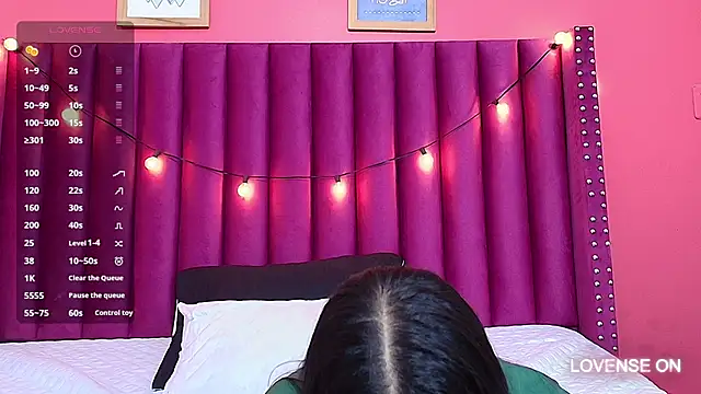 littlee emilyy  online show from January 24, 2025, 8:55 am