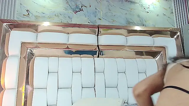 littlee emilyy  online show from March 19, 2025, 2:59 am