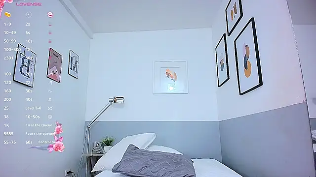 littlee emilyy  online show from March 5, 2025, 3:08 am