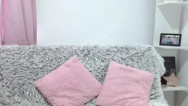 aliicee m online show from September 28, 2025, 1:07 pm