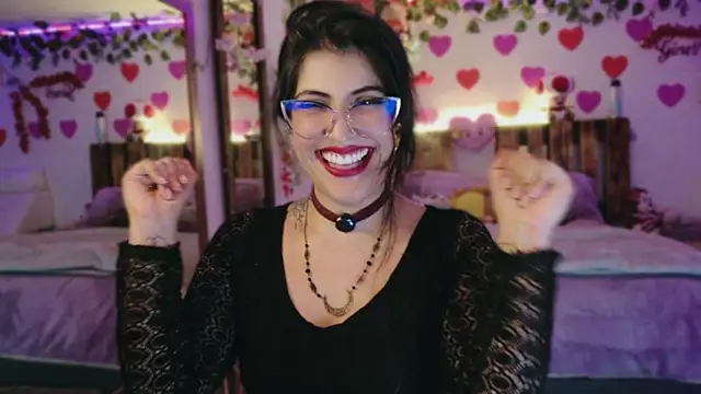 Snapshot of azahar__ziiz chatting on June 11, 2026, 12:32 am azahar ziiz online show from June 11, 2026, 12:32 am