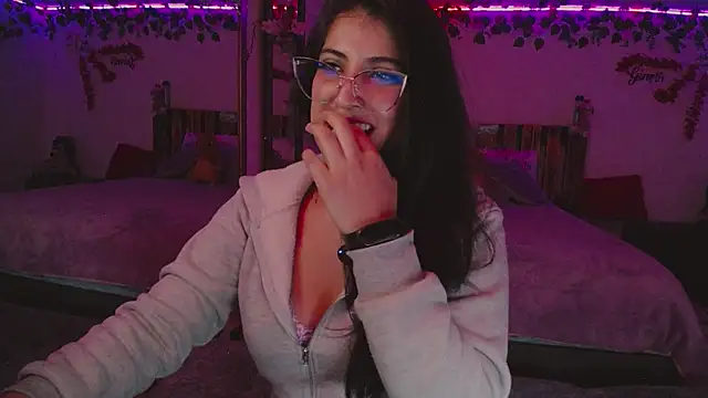 azahar  ziiz online show from November 12, 2025, 10:35 pm