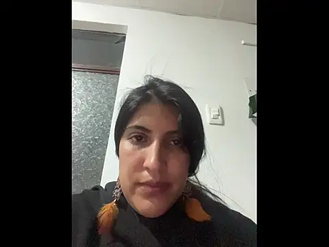 Snapshot of azahar__ziiz chatting on January 6, 2026, 12:47 am azahar ziiz online show from January 6, 2026, 12:47 am