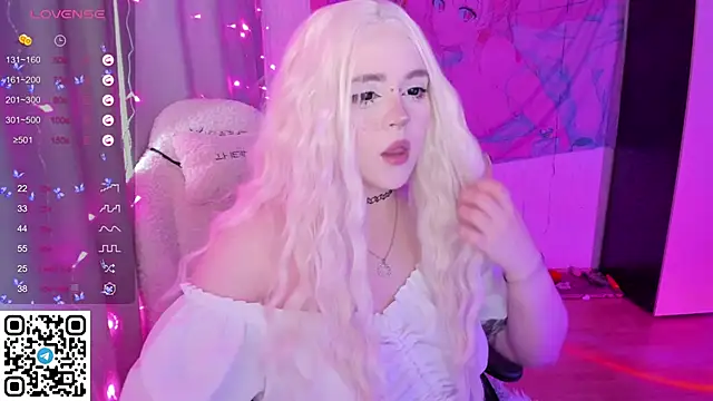 SelenaCute online show from April 24, 2026, 11:01 am