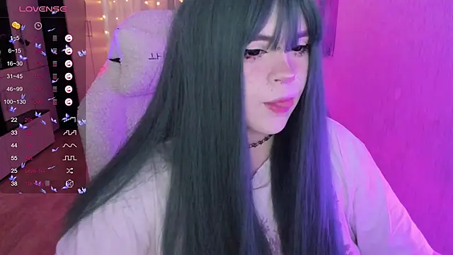 SelenaCute online show from March 27, 2026, 5:49 am