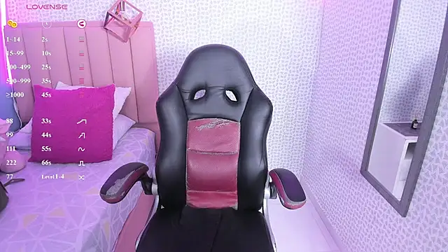 Snapshot of megancero chatting on February 16, 2026, 12:37 pm megancero online show from February 16, 2026, 12:37 pm