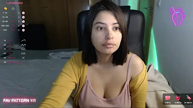Snapshot of AnnaQueen chatting on February 14, 2025, 2:50 am AnnaQueen online show from February 14, 2025, 2:50 am