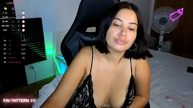 Snapshot of AnnaQueen chatting on September 14, 2025, 8:42 pm AnnaQueen online show from September 14, 2025, 8:42 pm
