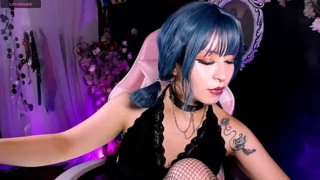 kitty roxy online show from March 17, 2026, 6:38 am