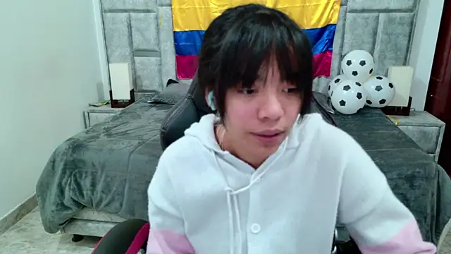 Snapshot of laureentt_ chatting on June 22, 2026, 3:36 am laureentt online show from June 22, 2026, 3:36 am