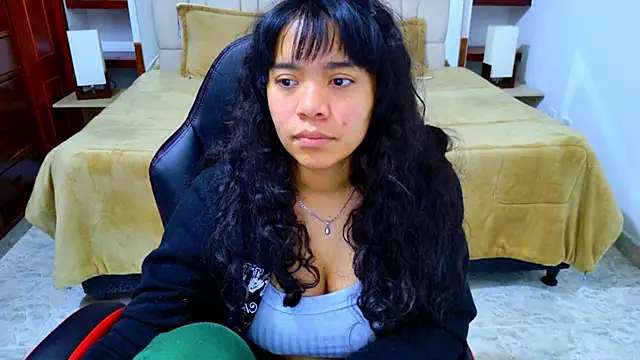 laureentt  online show from November 26, 2025, 3:39 am