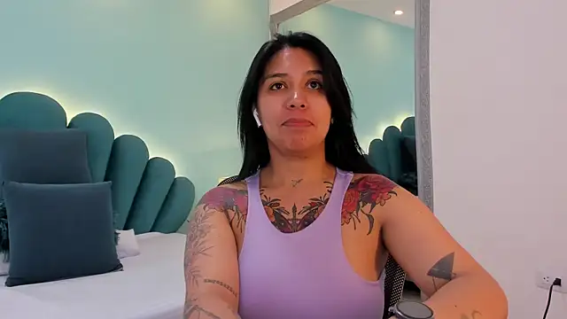 sharlott18 online show from March 28, 2026, 6:53 pm