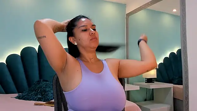 sharlott18 online show from November 30, 2025, 12:39 pm