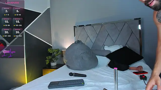 Snapshot of Markbrown chatting on October 15, 2025, 7:22 pm Markbrown online show from October 15, 2025, 7:22 pm